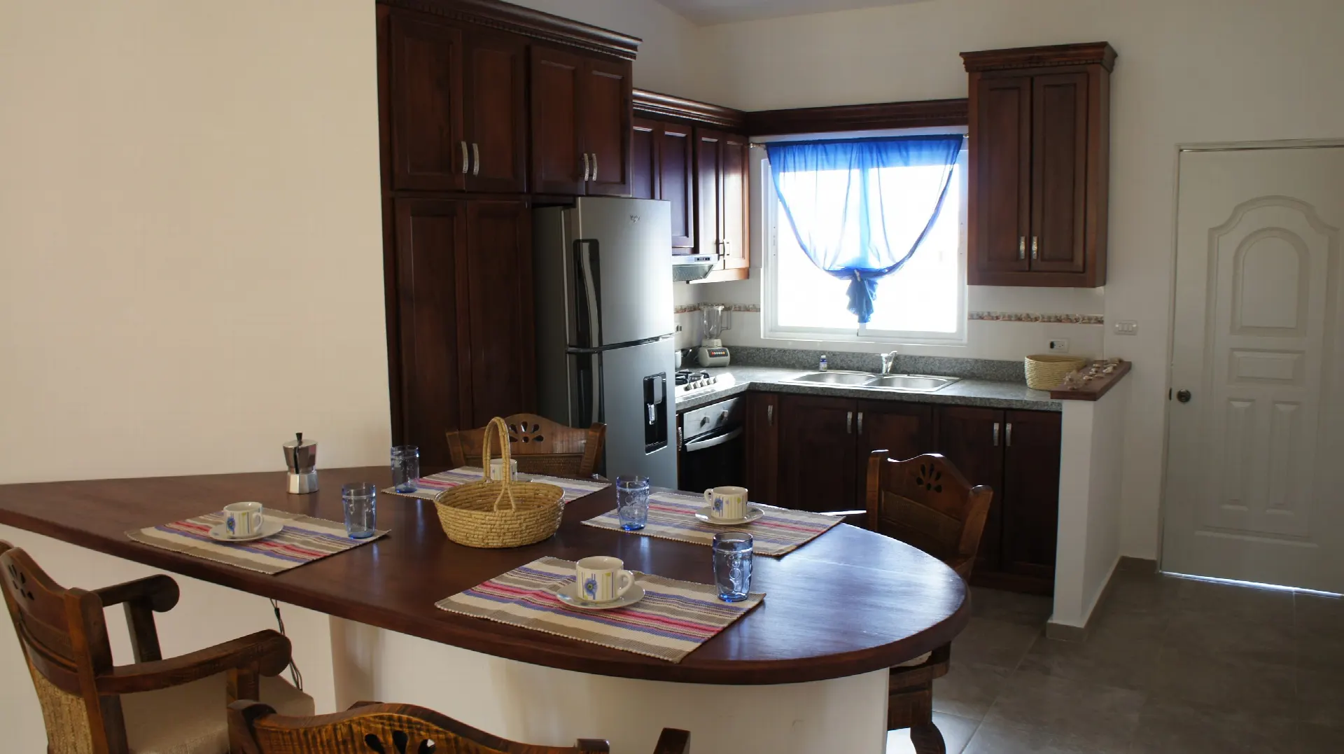 Casa Bella Caribe — Cucina Aperta con Penisola
