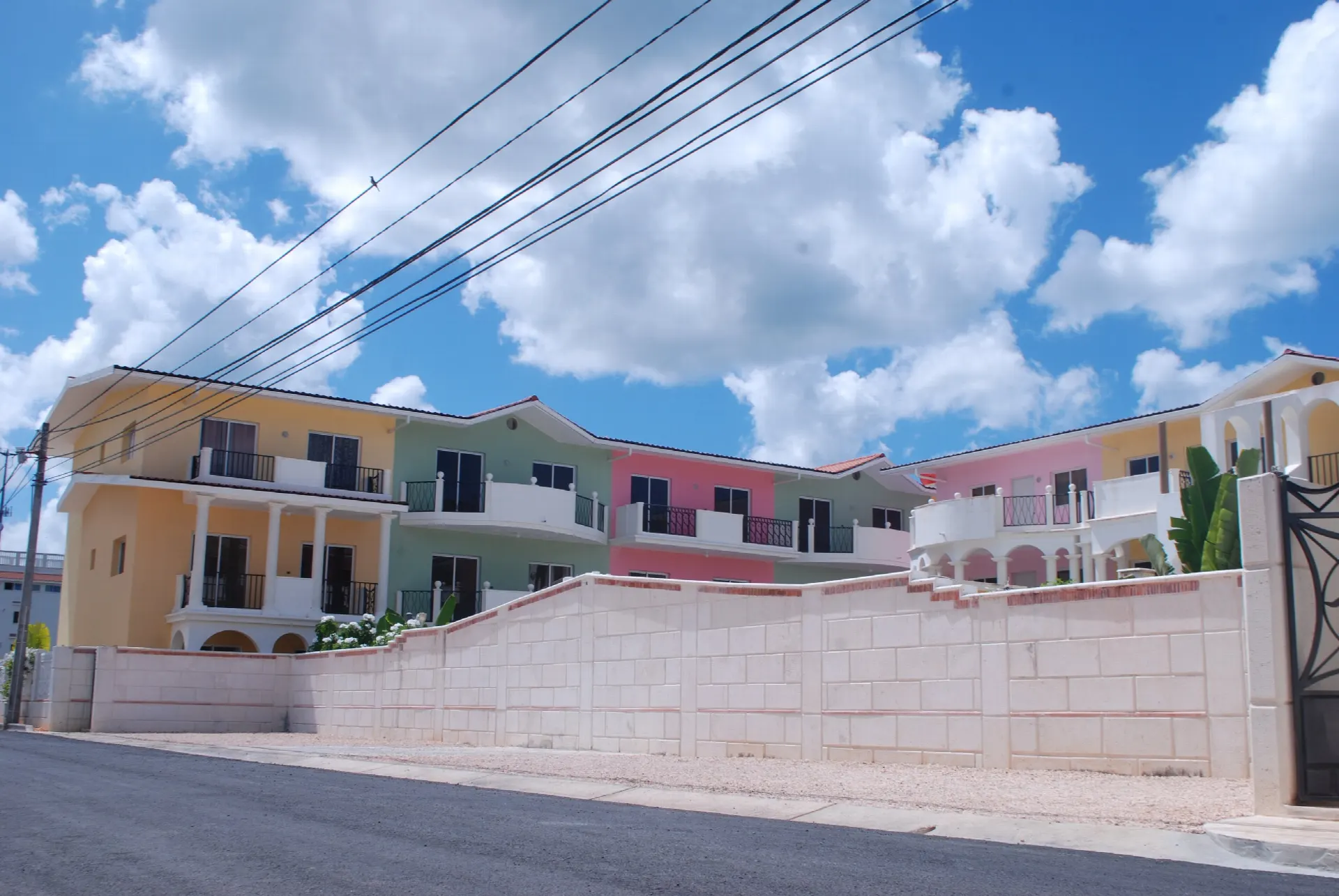 Casa Bella Caribe — Fronte su Strada